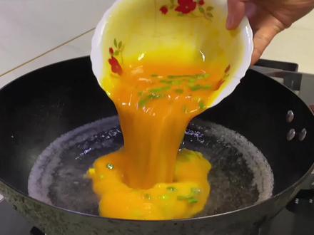 清水怎么炒鸡蛋?不放一滴油,清淡又营养,这就是快失传的水炒蛋 #跟着抖音学做菜 #美食教程 #水炒鸡蛋