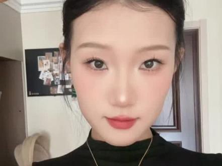 #新手化妆 中分高丸子头教程