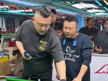 花枪王只想要个车轱辘,仙人非得给一辆宝马 那佟璐还客气啥🫢#佟璐 #台球 #花式台球 #台球是一种生活 #强烈推荐