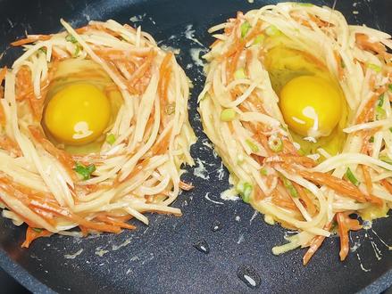 这个简单又好吃的土豆丝鸡蛋饼不仅适合当做减脂期早餐,也很适合家有学生的快手早餐!营养又美味几分钟轻松搞定,哪怕你是厨房小白也是一次就能成功👍#早餐饼 #土豆丝鸡蛋饼 #减脂餐 #懒人美食 #煎蛋