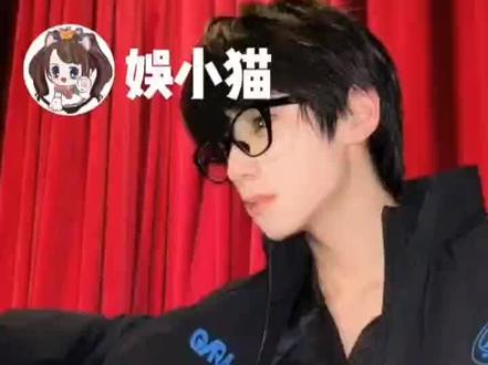 王橹杰 王橹杰同一套衣服两种感觉,萌之~~#tf家族四代王橹杰