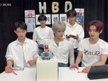 甚至还是中文版的生日歌吗哈哈哈哈#沈泉锐 #沈泉锐ricky #and2ble