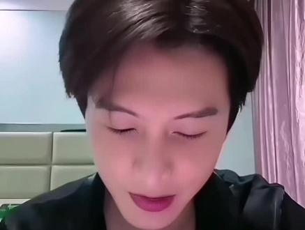 平安夜快乐 何77全开麦一曲《天梯》👏👏#何健麒#天梯 #平安夜#好听的声音