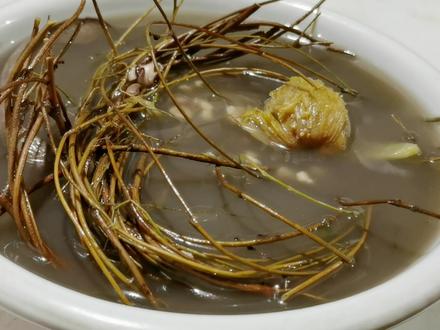广东靓汤:鸡骨草煲猪横脷,清热又祛湿,春夏季节老广们都常煲。