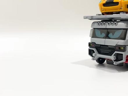 炫卡斗士W 荒原银卫玩具展示