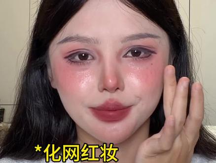 当妈妈给我爆改新年网红妆 黑发红唇才是独属于中国女人的美#一人分饰多角 #化妆#妆容分享 #爆改 #新年妆容