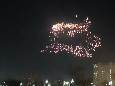 伊宁市苹果公园,你敢想象这些是无人机吗?太美了
#夜景太迷人 #场面壮观 #人山人海太热闹了 #无人机灯光秀 @DOU+上热门 @DOU+小助手