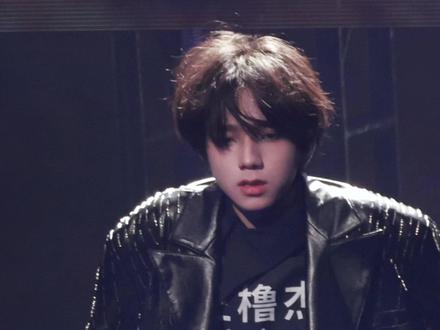 夜太深 心跳呢
#王橹杰 #杰丞 一段新的皮衣噜噜