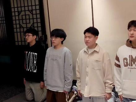 敬拜父母养育之恩
兄弟不是一段长久的相识,而是一份交心的相知!八拜之交,兄弟情義,千金不换!