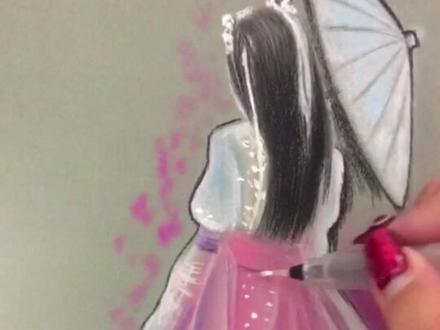 画古风背影,用到的工具有色粉,彩铅,碳笔!