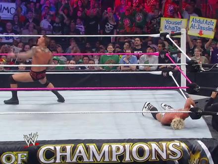 兰迪与道夫激战,维奇台下大吵大闹,兰迪RKO重创道夫! #摔角 #wwe #综合格斗