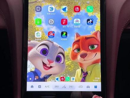 好多车友都在问我中控的壁纸应该怎么换,其实就是装了一个安卓的carlife盒子,但是里面的功能确确实实比原车机的强多了,早用早享受了#carplay #车机 #红旗h5 #红旗