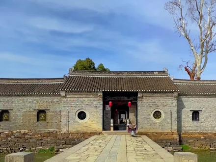 李氏庄园《一》
李氏庄园即 “李家圩子”,位于霍邱县约30多公里的马店镇,#安徽六安 #古建筑之美 #六安 #历史古迹