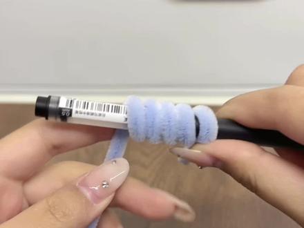 妇女节手工|40秒就能学会的扭扭棒挂件!!快艾特你的好闺蜜来给你做👀#妇女节手工 #扭扭棒挂件 #手工礼物 #手工挂件 #春字挂件