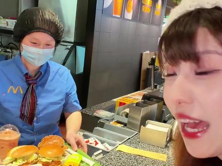 麦当劳新品49.9三个大汉堡两个小吃一个新品泰奶雪冰!太划算了真的超值!#资深麦粉驻京办pro #麦当劳随心配 #麦当劳大堡口福 #麦当劳泰式家族