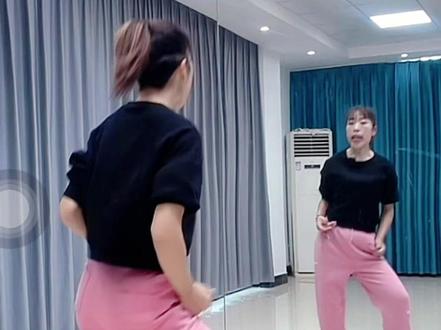 #最潮广场舞 #跟着节奏嗨起来 黄琴老师口令分解跟跳版,有需求的友友们请拿走😊#全网都在跳这个舞 @黄琴广场舞