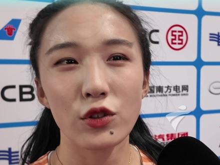 11月17日晚,在第十五届全运会男子百米决赛中,湖北选手李泽洋以10秒11的成绩夺冠;女子百米决赛中,浙江16岁的“天才选手”陈妤颉表现惊艳,以11秒10的成绩成为新“女飞人”,刷新亚洲青年纪录。在赛后接受采访时他们纷纷表示“没想到”。(实习记者:傅容)#2025全运会 #媒体精选计划