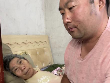 老妈得的是脑出血不能吃肥肉和甜食,平常就吃些清淡的食物。#您养我小我伴您老