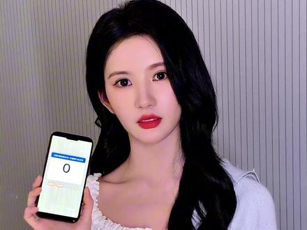 #刘些宁 腊月二十六,《我的妈妈是校花》今日开播!跟@刘些宁 学姐(高速运转版)一起看剧吧!#我的妈妈是校花 #开心麻花首部长剧开播