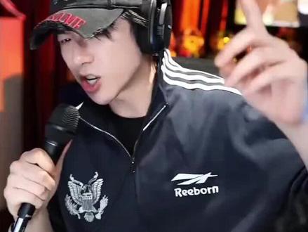 刘宇宁直播,3000W人听他唱《不学习?你想挑大粪啊。》结果我宁哥越唱越乐。哈哈哈哈哈,果然是解压的开心果!