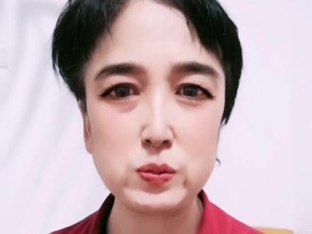 用户呢都有一个自己的专属ID,那么you ID有什么作用呢,那在抖音带货的朋友经常会遇到要绑定其他的时候,我们将用了一些小店的商家,他们才可以去给达人设置专属的定向的购物链接,那么在什么地方能够去获取我们自己的ID的打开抖音点。#创作灵感