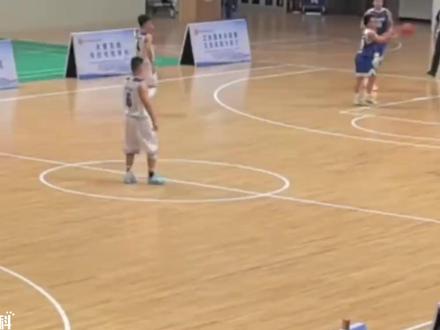 罚球只多5次,为何雷霆还挨骂?看看NBA老裁判是如何控场的 #湖人 #雷霆 #詹姆斯 #亚历山大 #NBA