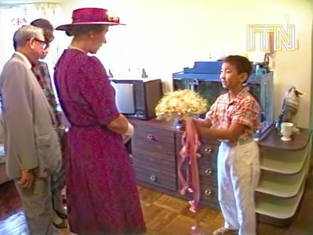 86年女王伊丽莎白二世访港,成龙献上舞狮表演