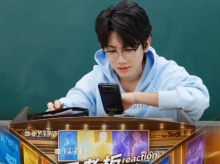 关于石老板讲退役,不论你做什么样的决定都会支持你的,也希望石老板能永远做自己,要心开呦,记的好好吃饭,多休息,有时间也可以多多营业直播哦