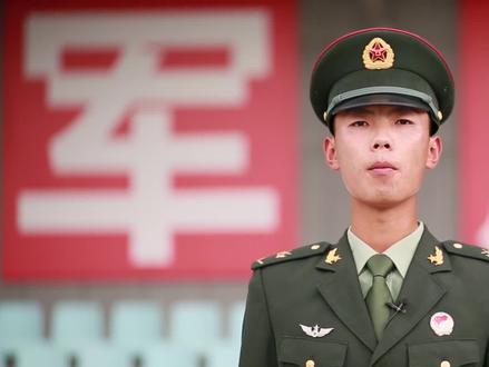 队列科目示范——跑步行进与立定!#队列训练 #队列 #传播正能量 #上热门 #精彩片段 #内容过于真实 #下集更精彩 #敬礼 #若有战召必回 #退伍不褪色 #教育