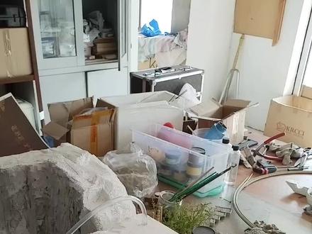 继续N比例小火车沙盘制作,今天把泡沫箱子改造成了大山的基础样子#n比例火车模型 #小火车 #小火车沙盘