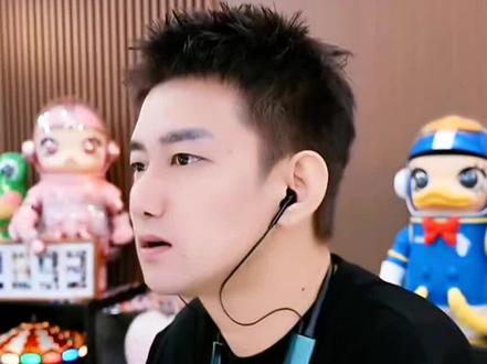 阿哲回应近期节奏 #阿哲 #哲领 #直播录屏分享 #2893
阿哲直播正式回应近期节奏和诋毁谩骂,将拿起法律武器维护自身权益