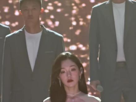 希林娜依高《以梦为马》直拍#希林娜依高 #江苏卫视春晚