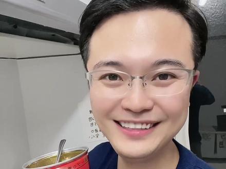 今天和大家分享好吃的味霸,断货一个月了,大家在家炒菜、炖肉、熬汤包饺子都可以放,不擅长做菜的你也会做出美味的菜肴。你要尝试一下吗?#味霸 #日本生活