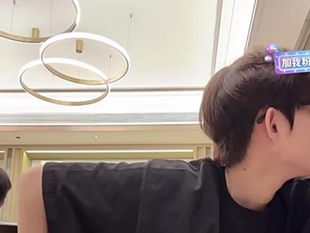 小安手术顺利在脆弱的时候,朋友一直关心就绷不住哭了😭😭小安别怕,我们都会等你回家,小安你是最棒的!我们都在会一直等你#安静公主 #奥zha#k总 #刘佳梁