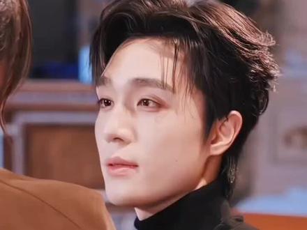 太犯规了,太让人心动了!2026年才get到梁律的魅力,简直罪过🙊#梁思伟##京婚浓瘾 ##侯程月