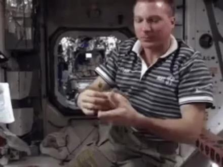 宇航员在太空想吃泡面了怎么办?