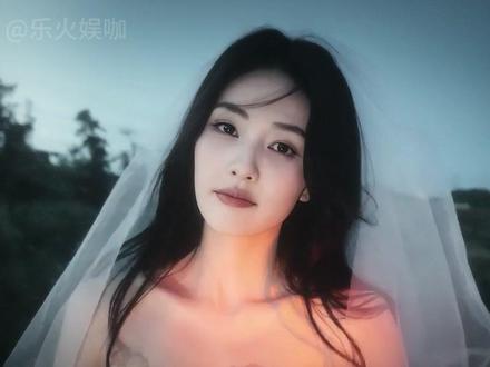 估计余茵也没想到,只是多个公开造型与白鹿高度相似,谁料一夜间掀起舆论浪潮#余茵 #白鹿 #妆造模仿 #影娱热点团 #内容启发搜索