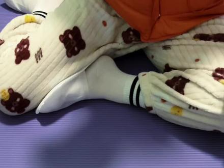 穿鞋了 哈哈哈#情侣日常 #情侣升温小游戏