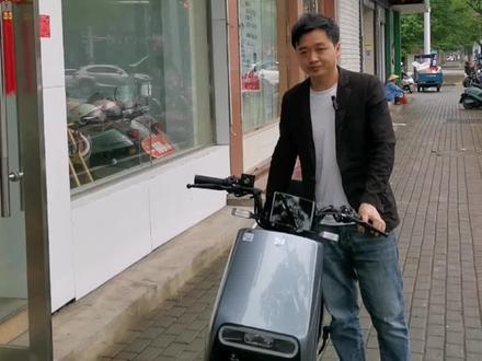 在家如何自己打开电动车坐垫
#电动车 #巨量创意#修理