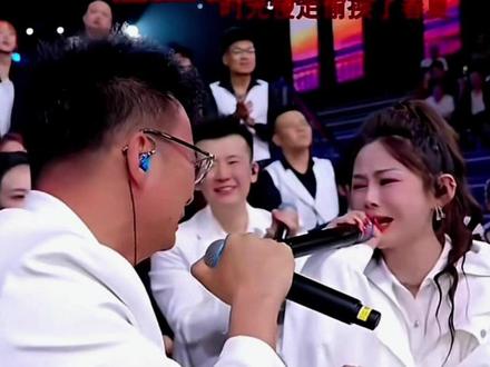 木森和四大导师一起对战,花姐和郭老师燃爆全场,拿下第一名 #木森大擂台敢战你就来 #木森大舞台有才你就来 #木森 #木森大舞台 #现场演唱