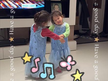 双胞胎姐妹花又长大一点点啦~ #萌娃 #一起长大 #娜塔莎一家 #亲子