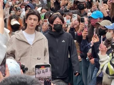 横店Vlog|幸福的定格是凌赫
横国很好,下次还来🤗#张凌赫 #横店 #张凌赫素颜 #张凌赫进行曲 #vlog日常