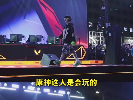 康神:真的假的?窝趣真开秀了#康康杭州西湖走秀好nice #cn瓦选手集体走秀#2026无畏巡回杭州站