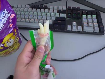 啃着鸡爪看着“315”晚会,破防了!曝光的就是手里的鸡爪,食品安全监管不能“留空子”!#315晚会 #315晚会曝光 #鸡爪 #食品安全