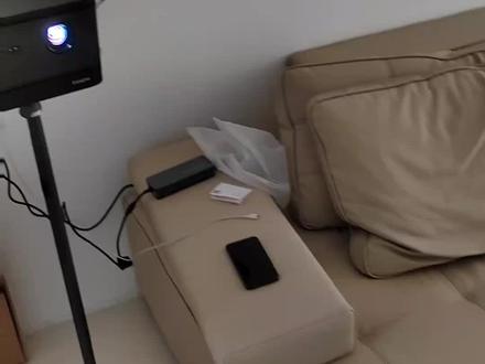 #装修日记vlog #投影仪 #好物推荐🔥 新买的当贝X5目前屏幕膜还没有撕,整全屋定制整完了在撕,先用着,音响还不错