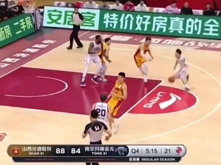 此球进攻撞人#进攻犯规 #篮球规则