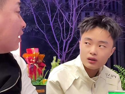 来感受一下我和我师傅的极限拉扯@充电宝台球 #台球