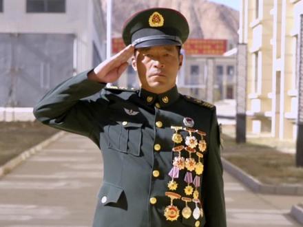 身上挂满军功章!感受一级军士长硬核换装秀!