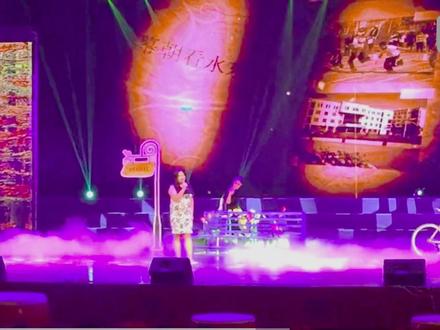 七年前的我和丹妮#演出现场 #爱音乐爱生活 #校园音乐 #一首歌一个故事 #青春