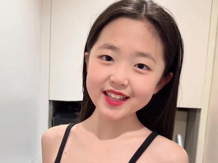 青天大老爷!青天大老爷!#青天大老爷 #手势舞 #青天大老爷手势舞谁跳谁萌 #穿搭